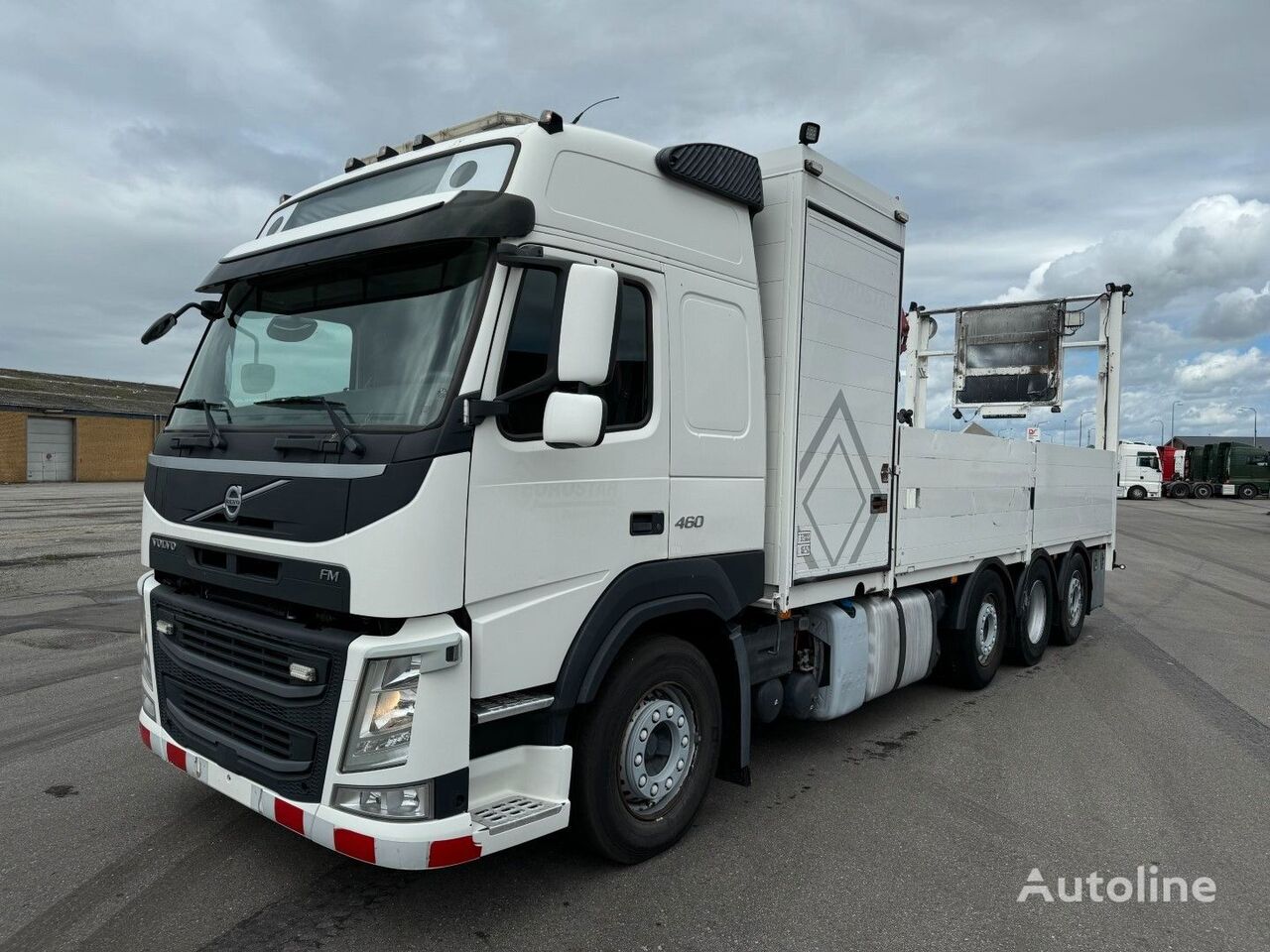 бортовой грузовик Volvo FM 460 8x2*6 Euro 6 / Crane HMF 875 K2