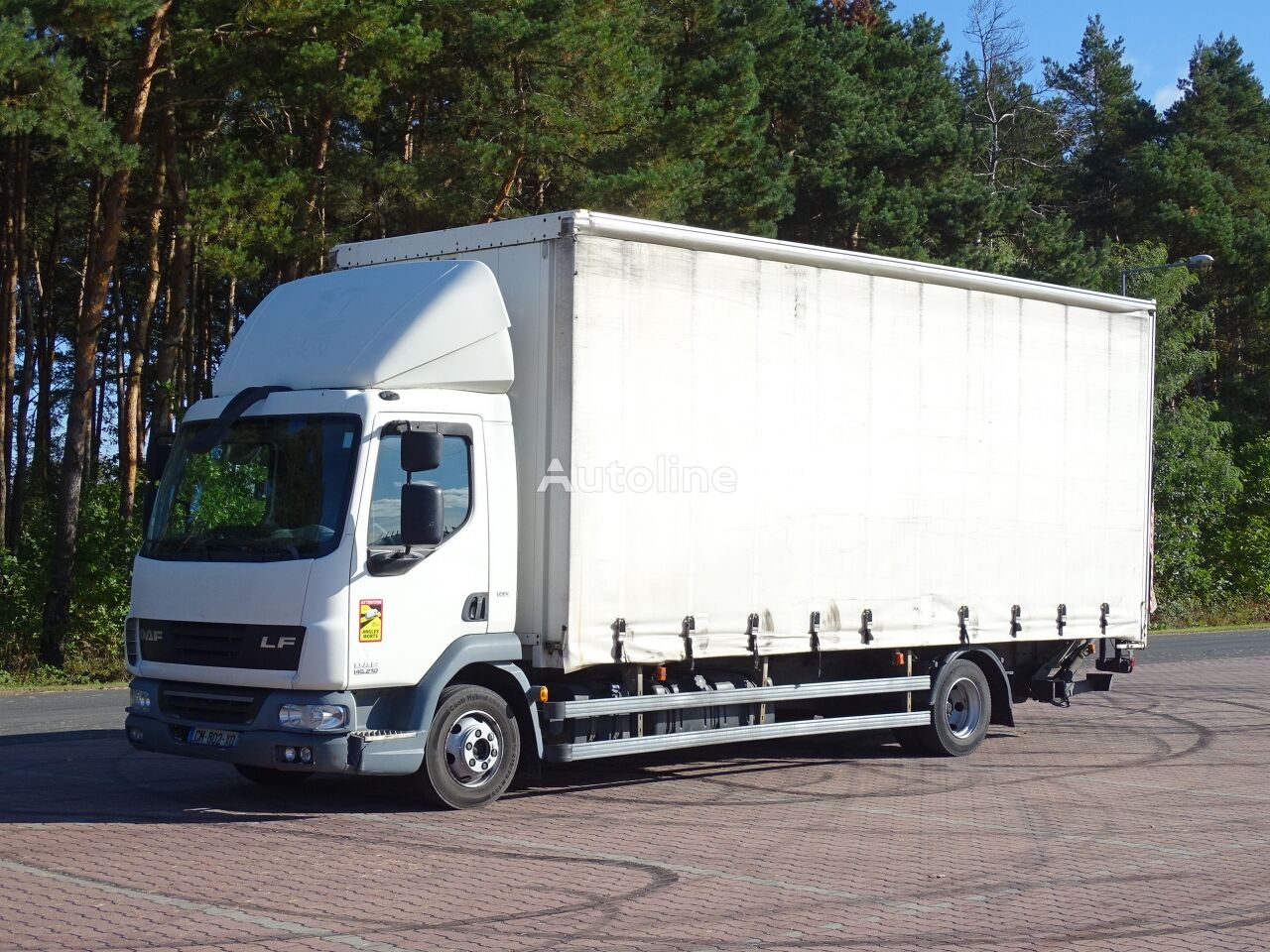 DAF LF 45.210  kravas automašīna ar aizkariem