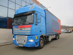 DAF XF105 410 kravas automašīna ar aizkariem