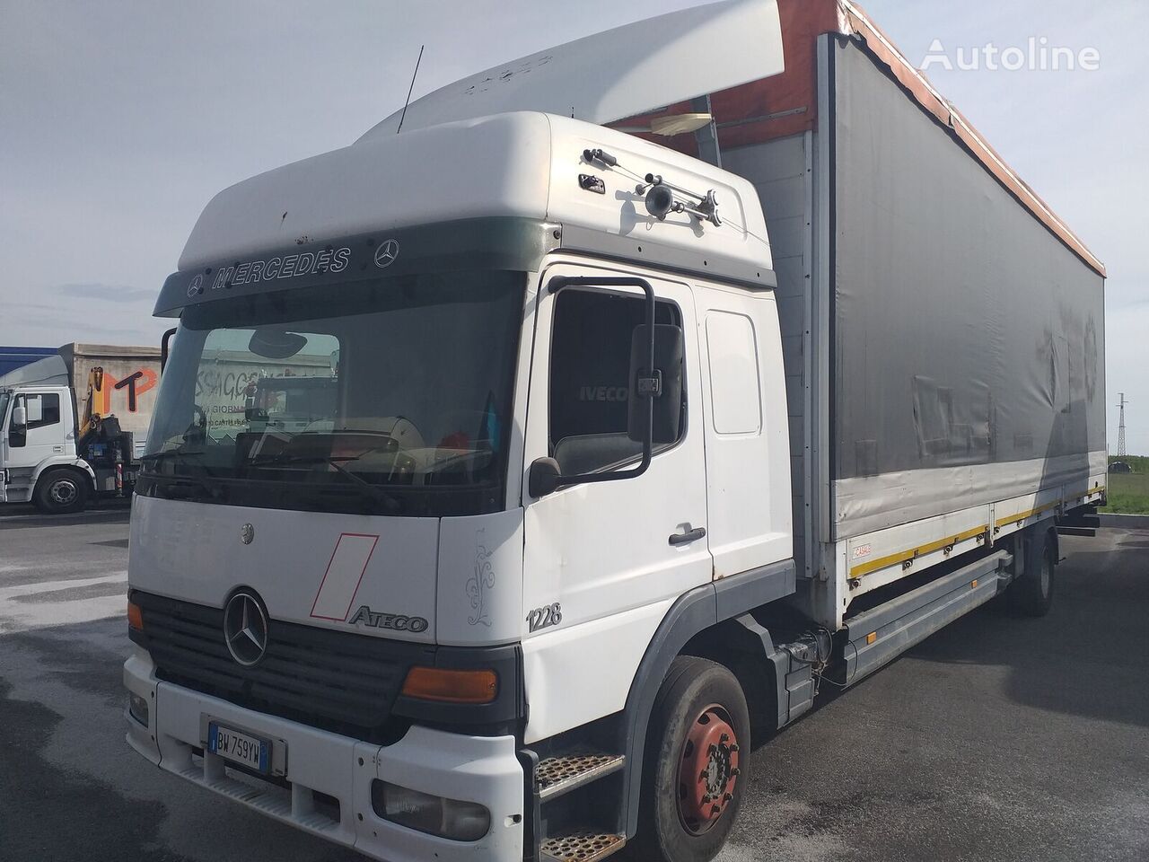 Mercedes-Benz ATEGO 12.28 kravas automašīna ar aizkariem