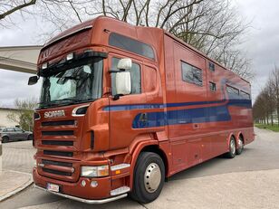 Scania R380 kravas automašīna zirgu pārvadāšanai