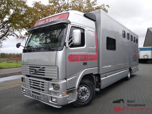 Volvo FH paardewagen met slaapcabine keuken en zitgedeelte kravas automašīna zirgu pārvadāšanai