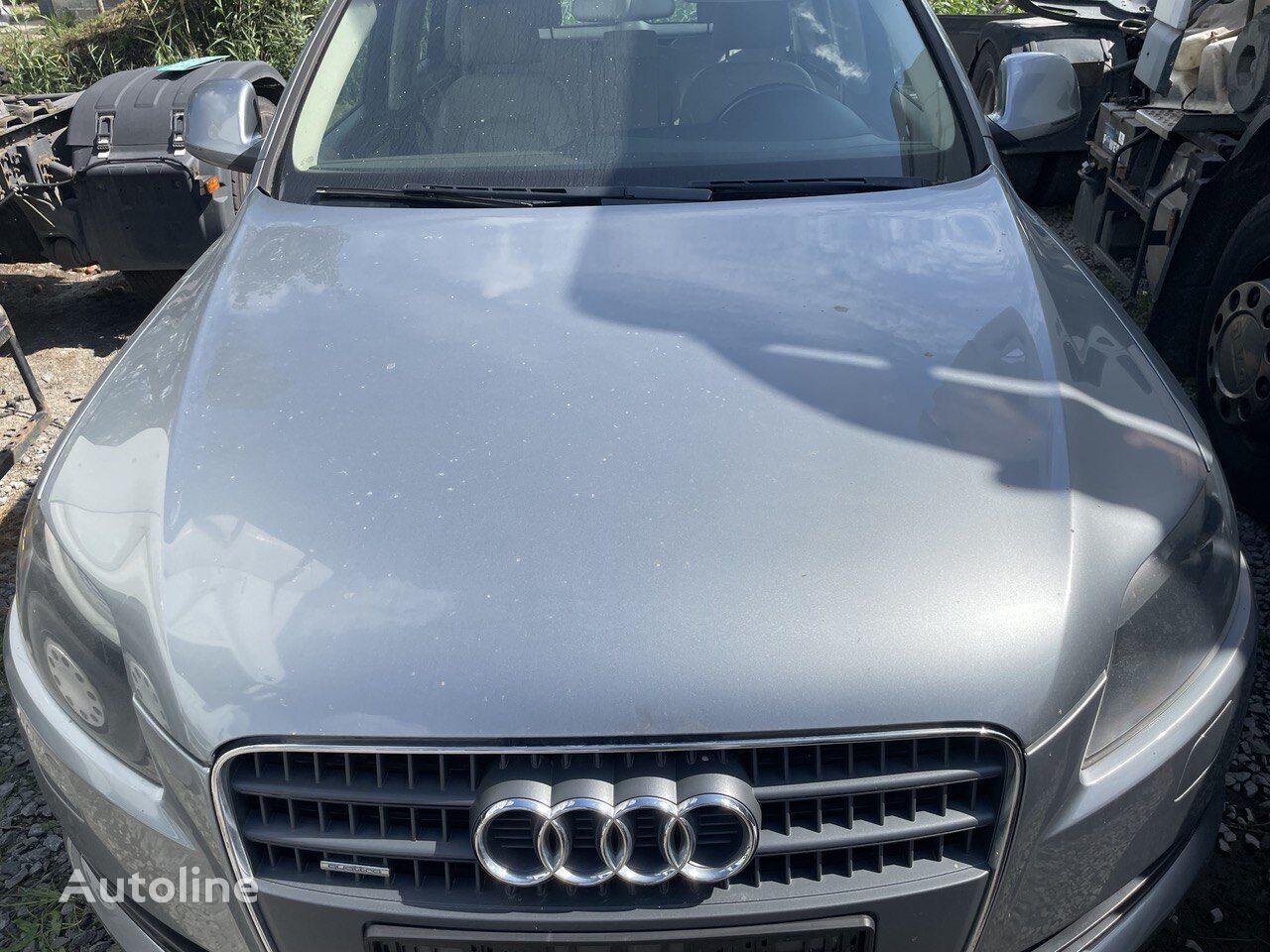 Audi Q7 dzinēja pārsegs paredzēts viegla automobiļa
